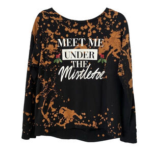 🌵 Meet Me Under The Mistletoe Women's Christmas Upcycled Bleached LS T-Shirt - L